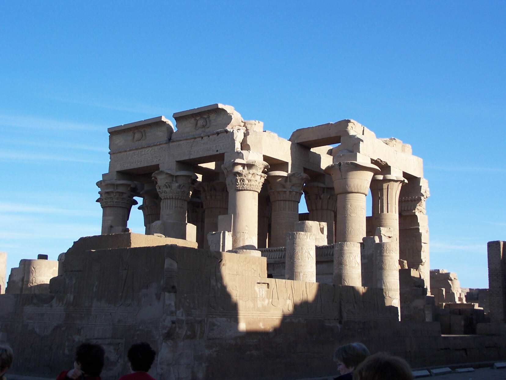 Temple de Kom Ombo, ddi  deux divinits Sobek et Horus.